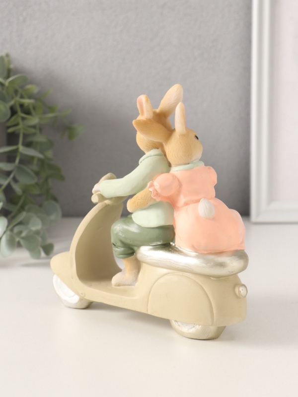 Сувенир полистоун Сувенир полистоун "Кролики - катание на мопеде" 14х7х15 см