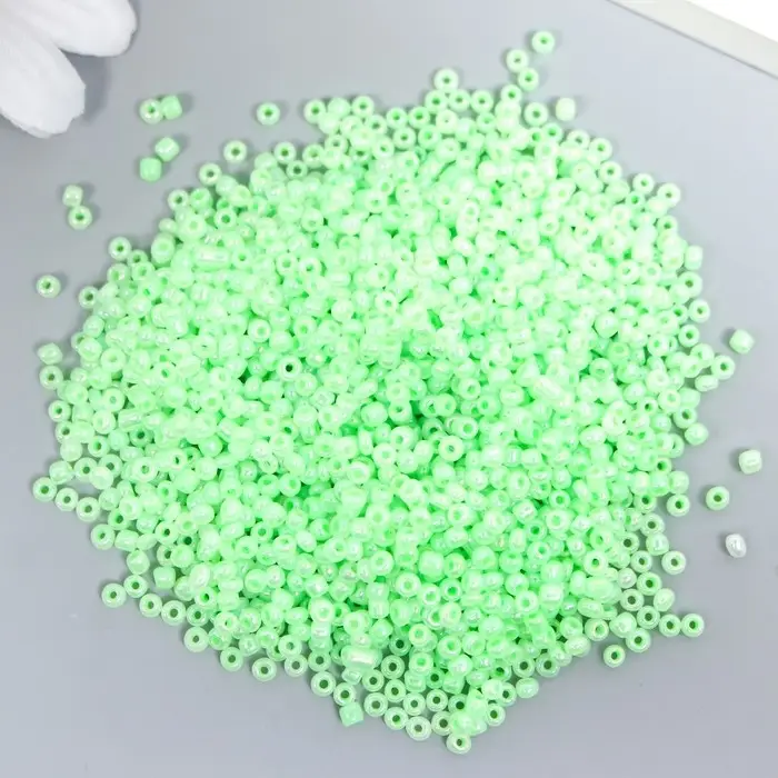 Бисер стекло 12/0  Бисер стекло 12/0 "Цветная серединка. Салат" 30 гр