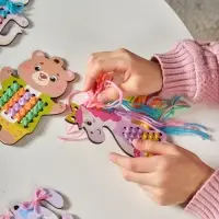 Набор для творчества. Вышивка по деревянным трафаретам "Весёлые друзья"