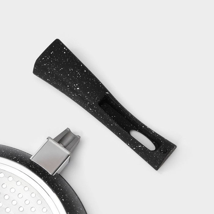 Сковорода кованая Magistro Dark, d=22 см, съёмная ручка soft-touch, антипригарное покрытие, индукция, цвет чёрный Сковорода кованая Magistro Dark, d=22 см, съёмная ручка soft-touch, антипригарное покрытие, индукция, цвет чёрный