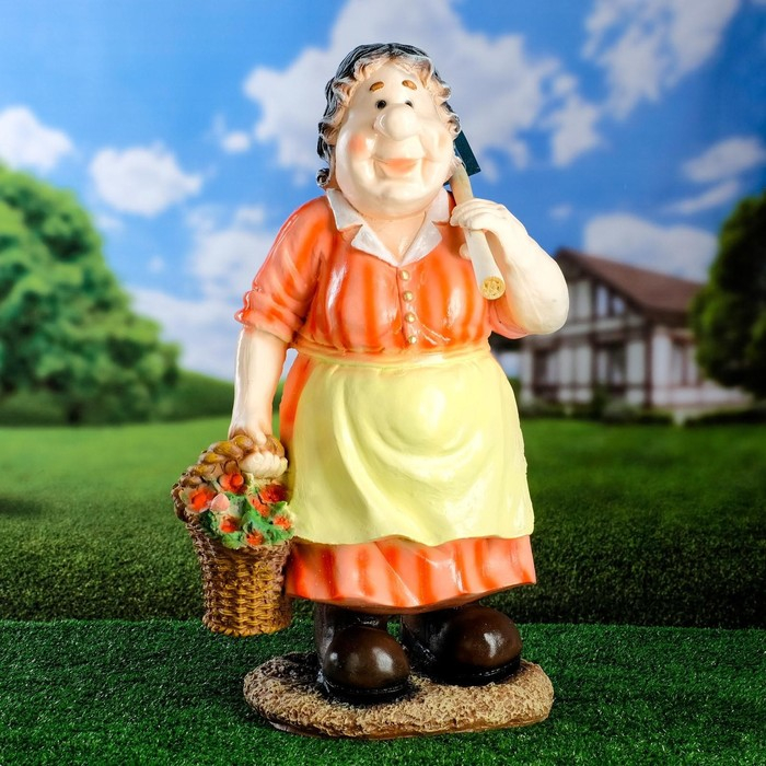 Садовая фигура  Садовая фигура "Баба с тяпкой" 23х37х63см