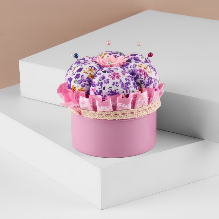 Игольница со шкатулкой для хранения мелочей, 8 × 7,8 × 7,8 см, цвет розовый Игольница со шкатулкой для хранения мелочей, 8 × 7,8 × 7,8 см, цвет розовый