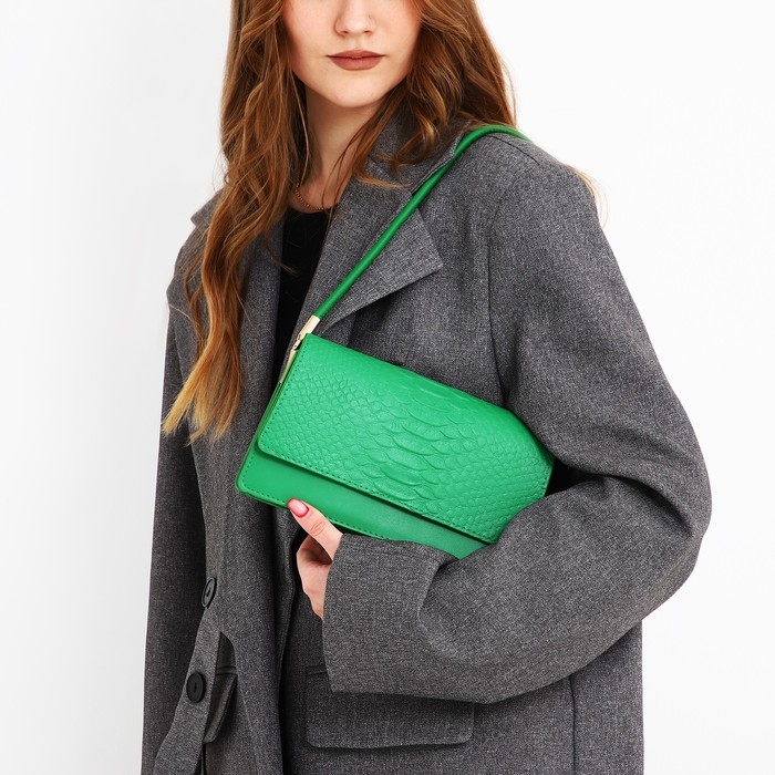 Сумка женская багет на клапане, цвет зелёный Сумка женская багет на клапане, цвет зелёный