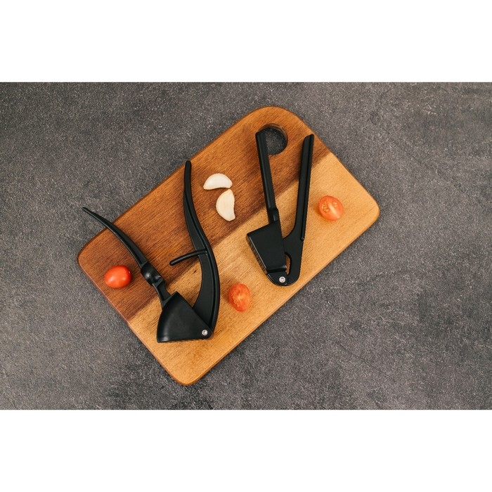 Пресс для чеснока Magistro Alum black, с выталкивателем косточек, цвет чёрный Пресс для чеснока Magistro Alum black, с выталкивателем косточек, цвет чёрный