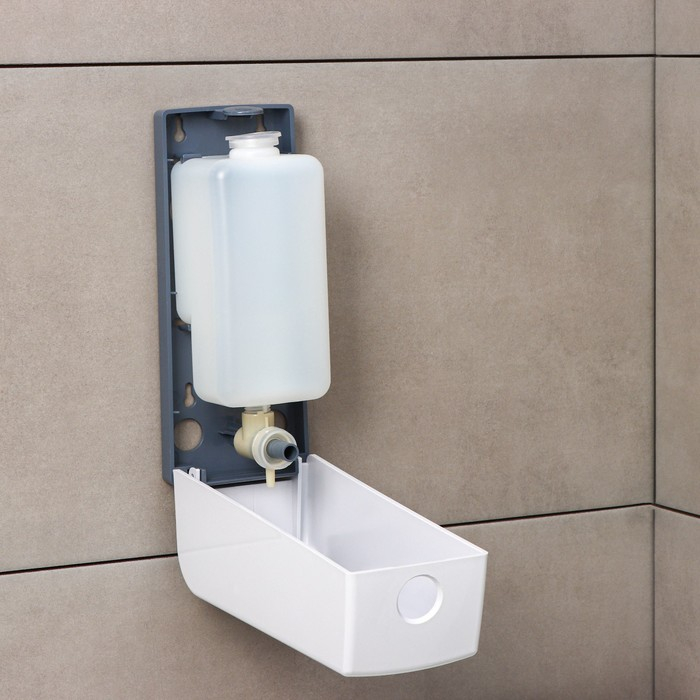 Диспенсер для антисептика или жидкого мыла механический, 600 мл, пластик, цвет белый Диспенсер для антисептика или жидкого мыла механический, 600 мл, пластик, цвет белый