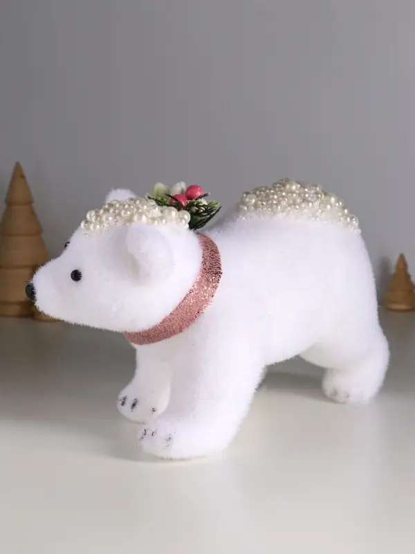 Декор "Белый мишка с еловым венком в бусинках" 13х23х13 см