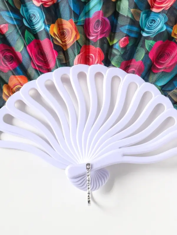 Веер складной &laquo;Вышивка. Розочки на зелёном&raquo;, 22.5 см