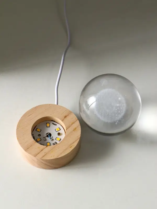 Световая фигурка &laquo;Одуванчик&raquo;, LED-ночник, стекло d=6 см, подставка дерево, USB, 6.5&times;6.5&times;7.5 см