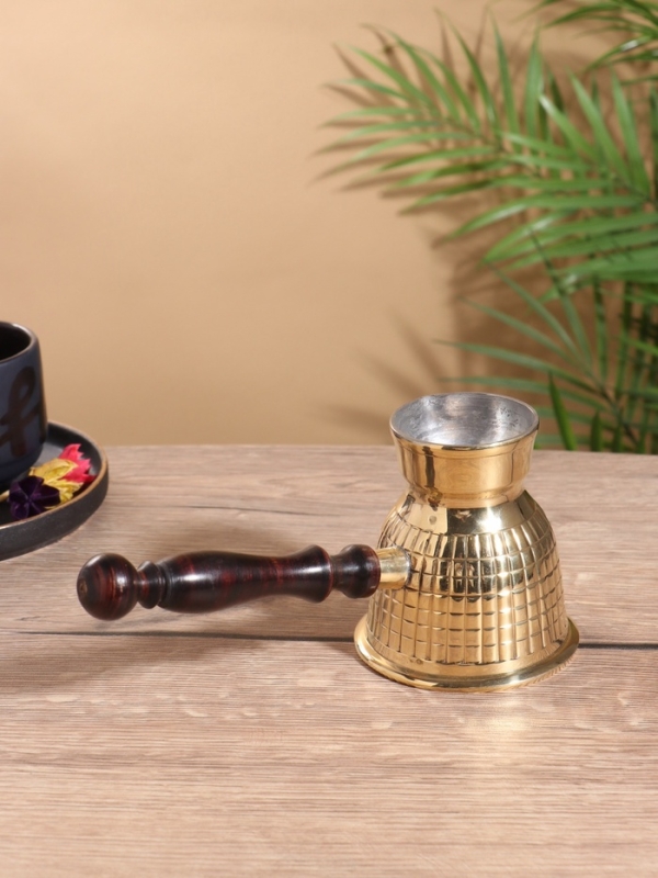 Турка с деревянной ручкой, латунь, 9×23×10 см Турка с деревянной ручкой, латунь, 9×23×10 см