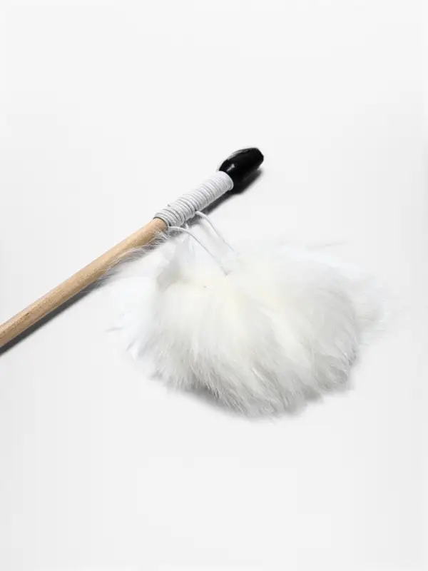 Дразнилка-удочка  Дразнилка-удочка "Меховой пушок на трех резинках", на деревянной палочке 50 см