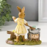 Сувенир полистоун "Зайка в жёлтом платье, красит пасхальные яички" 12,5 см