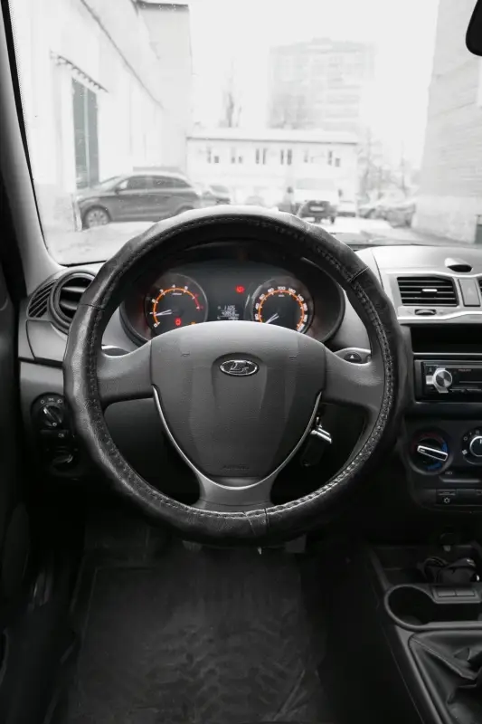 Оплетка на руль (нат. кожа) AVS GL-665M-B (размер M, черный) - Серия "Classic"