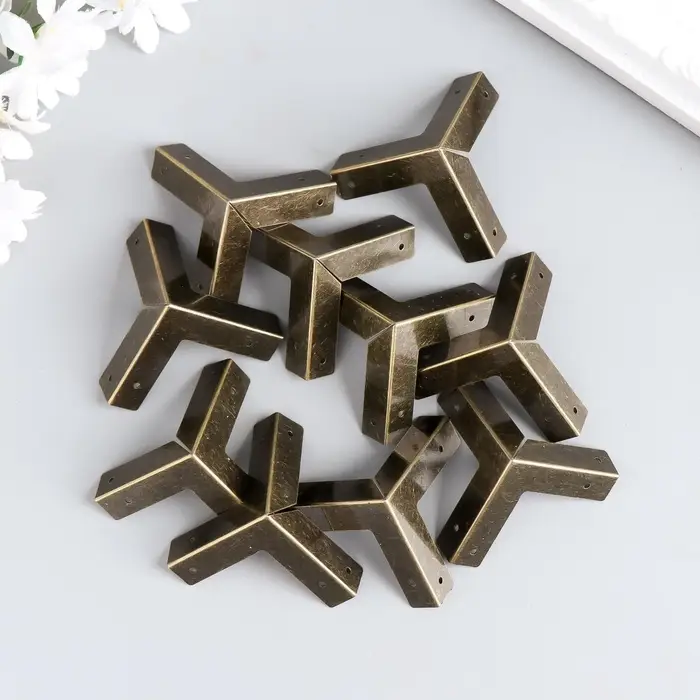 Уголок (накладка) для шкатулок металл набор 10 шт 3х3х3 см Уголок (накладка) для шкатулок металл набор 10 шт 3х3х3 см