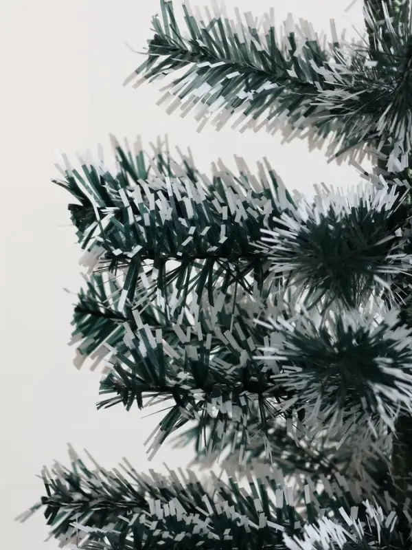 Искусственная ёлка с инеем &laquo;Зимнее волшебство. Радуга&raquo;, 60 см, 60 ПВХ веток отгибаются