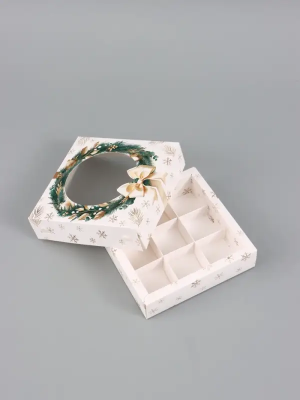 Коробка для 9 конфет &laquo;Венок на белом&raquo;, 14.7&times;14.7&times;3.5 см