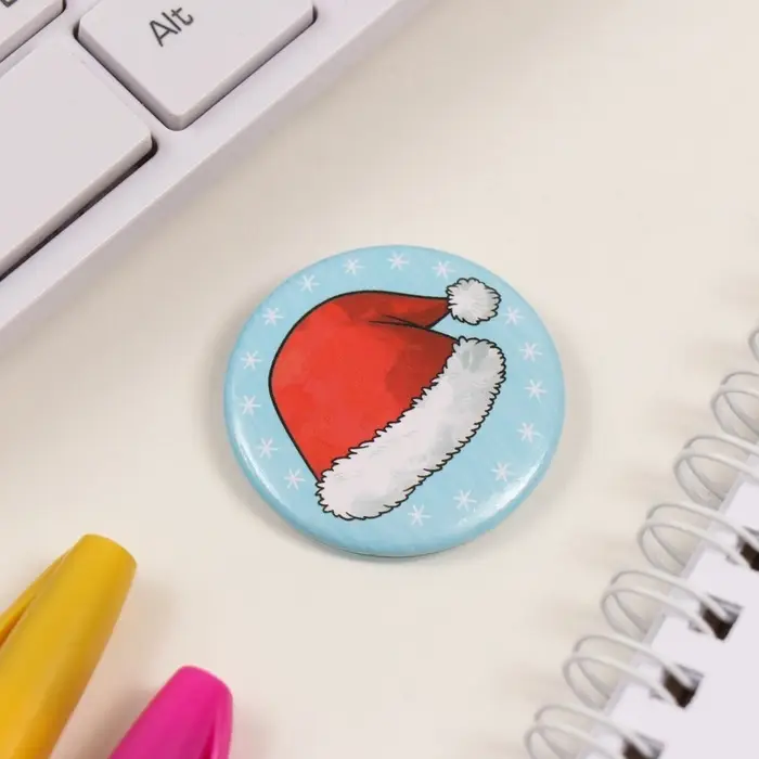 Значок закатной d=35 мм Значок закатной d=35 мм "Новогодний колпак" 6,5х6,5 см