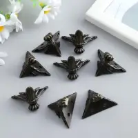 Уголок (ножка) для шкатулки металл "Фигурная" бронза набор 8 шт 2,9х4 см Уголок (ножка) для шкатулки металл "Фигурная" бронза набор 8 шт 2,9х4 см