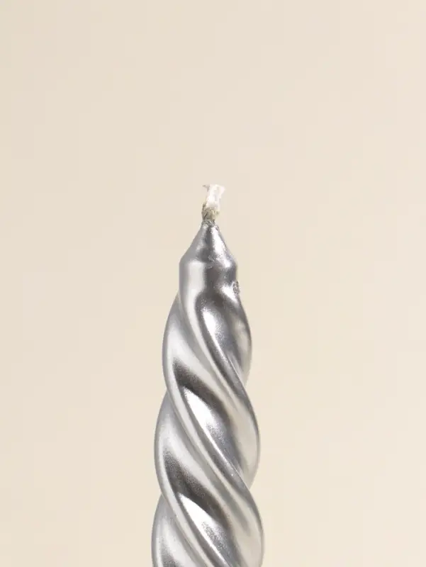 Набор свечей витых, 2.3&times;24.5 см, 5 ч, 50 г, 2 шт., серебряный, в подарочной коробке