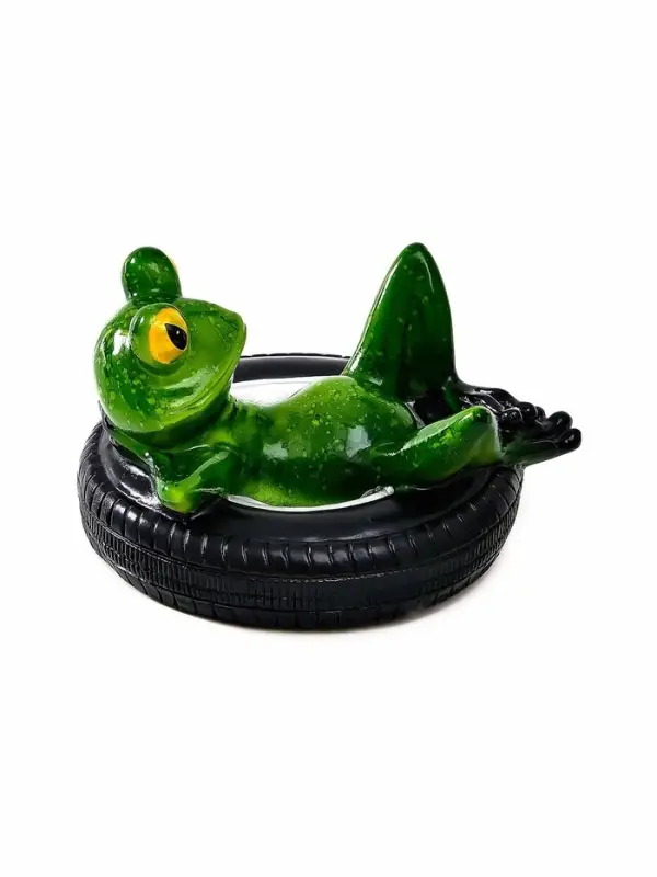 Садовая фигура из полистоуна &laquo;Лягушка лежит на шине&raquo;, 14&times;13&times;9.5 см, плавающая
