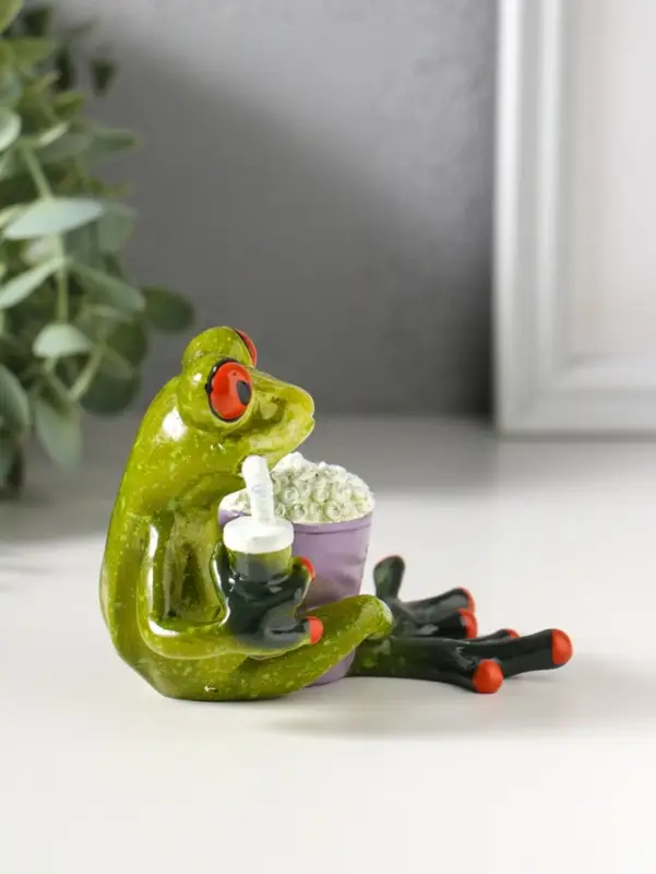 Фигурка полистоун лак &laquo;Лягушонок с попкорном и лимонадом&raquo;, 8.5&times;11&times;8 см