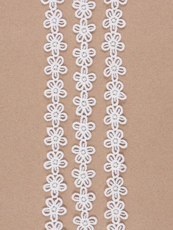 Кружево гипюровое, 15 мм, 14&plusmn;1 м, белое
