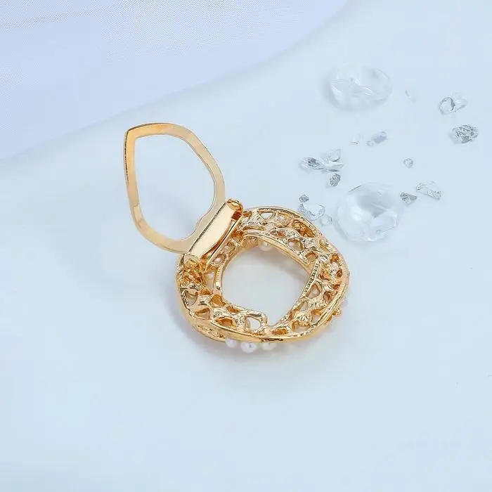 Зажим для платка &laquo;Жемчужный круг&raquo;, белый в золоте