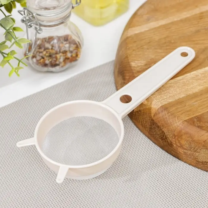 Сито кухонное Альтернатива, d=7.5 см, малое, пластик, МИКС