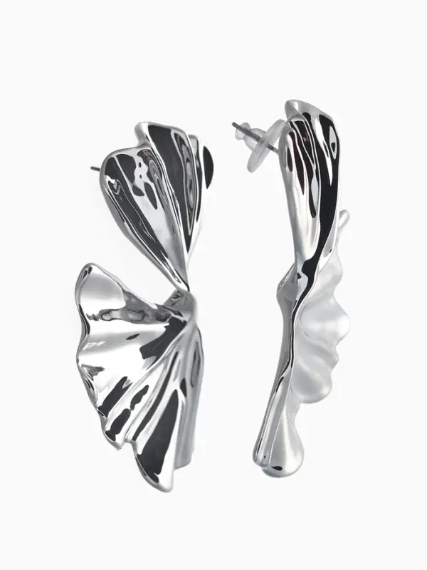 Серьги пластик &laquo;Лепестки&raquo; асимметрия, цвет серебро