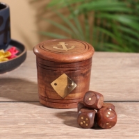 Кости игральные в шкатулке 6,5х6,5х6 см, дерево шишам, латунь