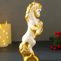 Свеча новогодняя "Конь на дыбах" белый 9х6,2х25,5 см