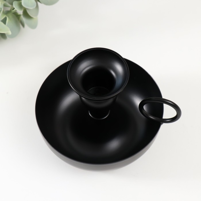 Подсвечник металл на 1 свечу с ручкой  Подсвечник металл на 1 свечу с ручкой "Виток с чашей" d=2,6 см черный 10х10х8,5 см