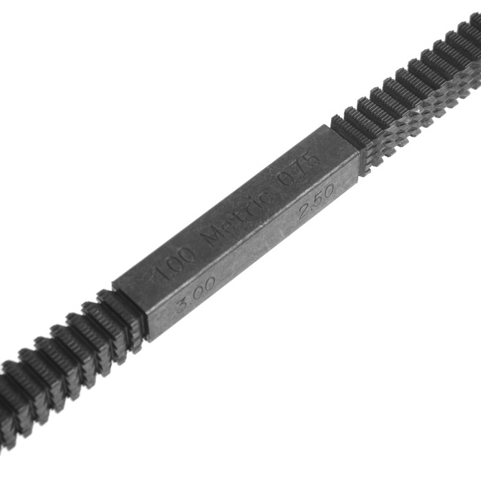 Восстановитель резьбы ТУНДРА, М0.75 - 1.0 - 1.25 - 1.5 - 1.75 - 2.0 - 2.5 - 3.0, 220 мм Восстановитель резьбы ТУНДРА, М0.75 - 1.0 - 1.25 - 1.5 - 1.75 - 2.0 - 2.5 - 3.0, 220 мм