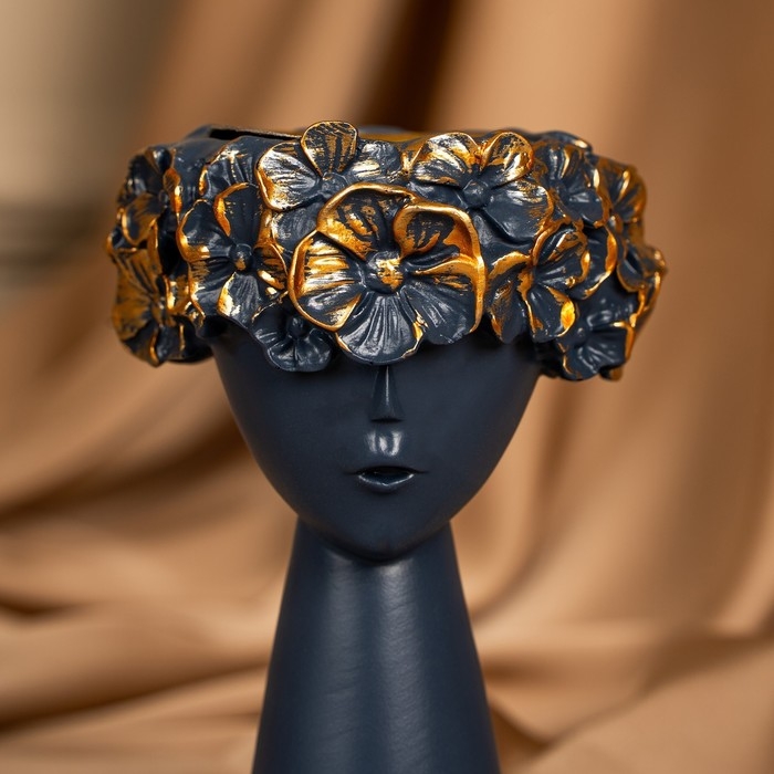 Подсвечник полистоун «Девушка с венком» 9,5 х 9,5 х 14 см МИКС