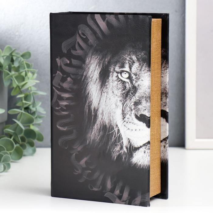 Сейф-книга дерево, кожзам  Сейф-книга дерево, кожзам "Лев. Through the eves of a lion" 21х13х5 см