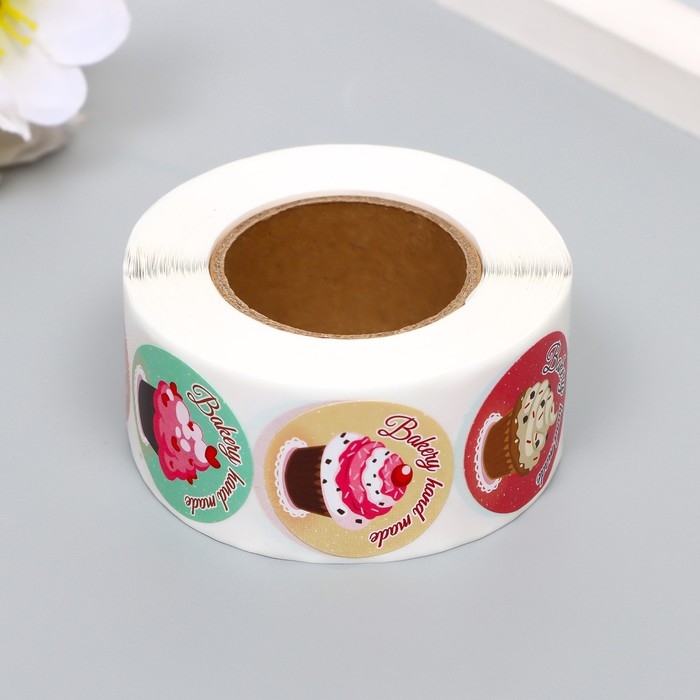 Наклейка бумага Наклейка бумага "Домашняя выпечка" d=2,5 см 500 шт в рулоне 3х6х6 см