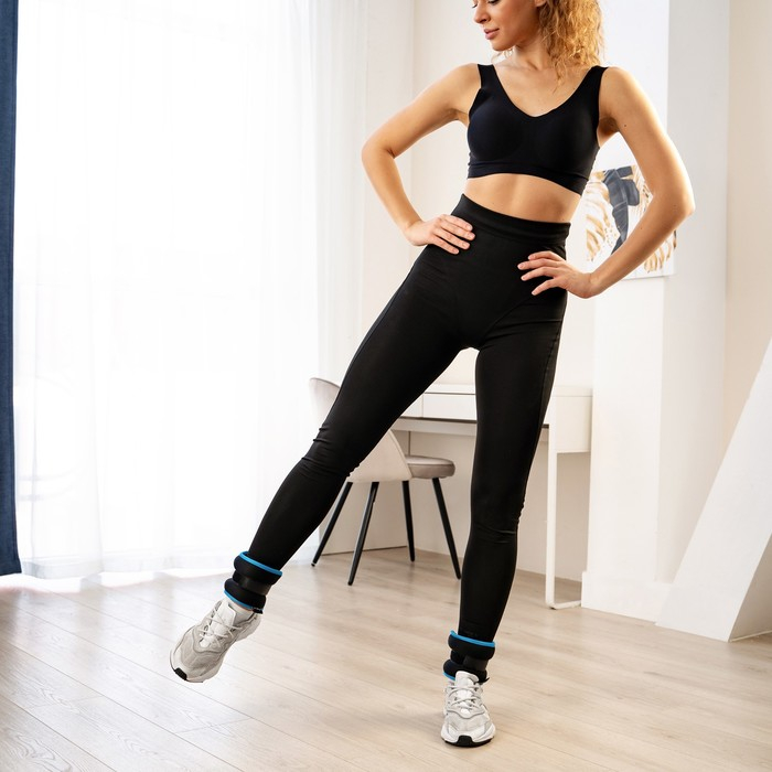 Утяжелители неопреновые ONLYTOP, 2 шт. х 0,5 кг, цвет чёрный/голубой Утяжелители неопреновые ONLYTOP, 2 шт. х 0,5 кг, цвет чёрный/голубой