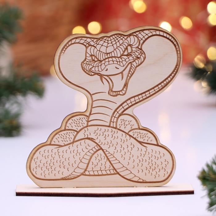 Новый год. Декоративная Подставка с символом года Новый год. Декоративная Подставка с символом года "Кобра 2025", 12,5 х 11,7 х 5 см