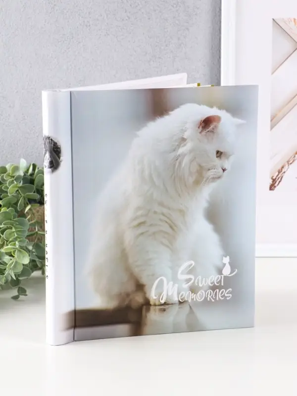 Фотоальбом 10 магнитных листов Фотоальбом 10 магнитных листов "Белый котенок" 23X28см, пер-т внутр.спираль