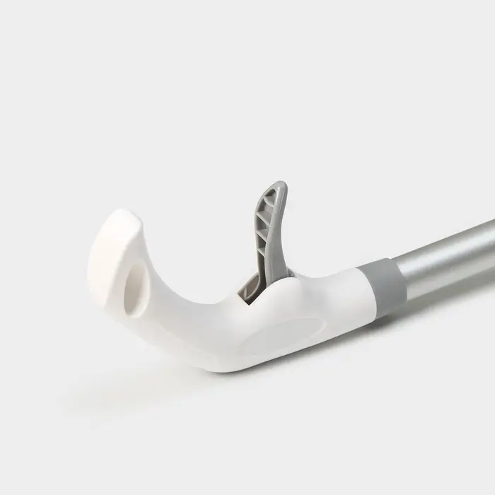 Щётка для окон с распылителем Raccoon, алюминиевая ручка, длина 116 см, водосгон 25 см, насадка из микрофибры 25&times;6 см