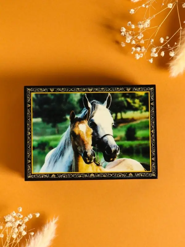 Шкатулка «Лошадь с жеребёнком», 10×14 см, лаковая миниатюра