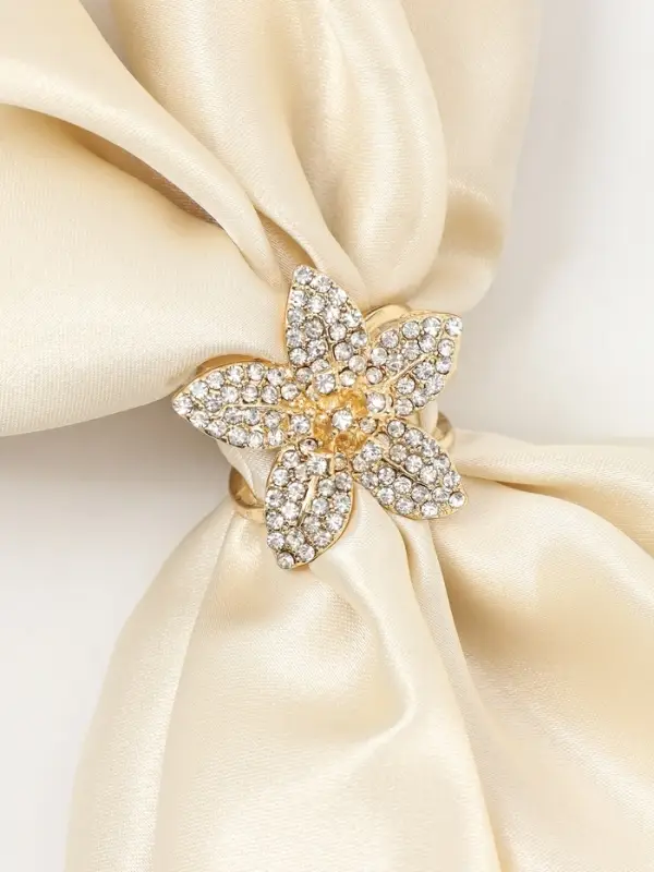 Кольцо для платка &laquo;Цветок Лилии&raquo;, белое в золоте