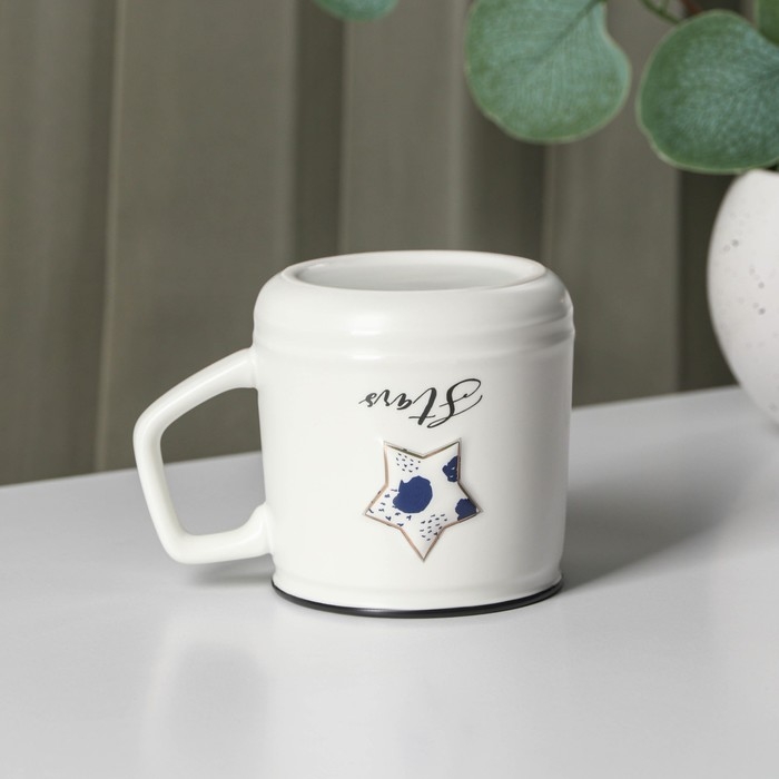 Кружка керамическая с крышкой и ложкой «Звезда», 350 мл, цвет белый Кружка керамическая с крышкой и ложкой «Звезда», 350 мл, цвет белый