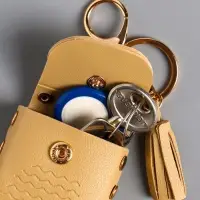 Брелок кожзам с карабином, с кистью "Сумочка. Котик" сливочный 5х2,5х6 см Брелок кожзам с карабином, с кистью "Сумочка. Котик" сливочный 5х2,5х6 см