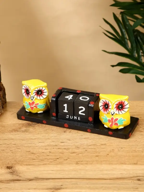 Календарь настольный "Совушки" дерево 19х6х6 см, цв. чёрно-жёлтый