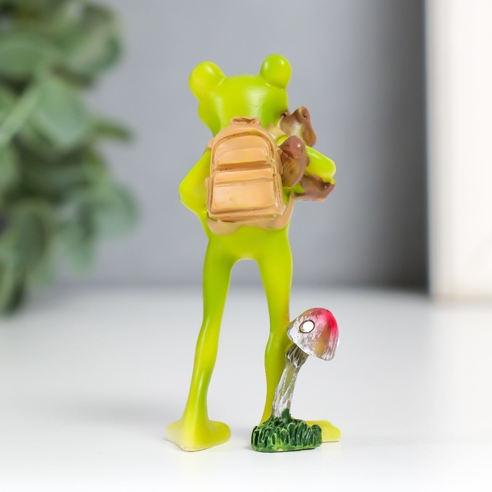 Сувенир полистоун Сувенир полистоун "Лягушонок с белочкой" 7х3,1х2,5 см