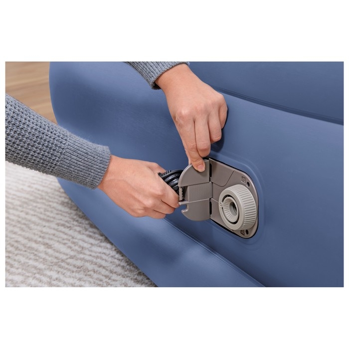 Кровать надувная King 203 x 193 x 56 см со встроенным электронасосом 67692 Кровать надувная King 203 x 193 x 56 см со встроенным электронасосом 67692