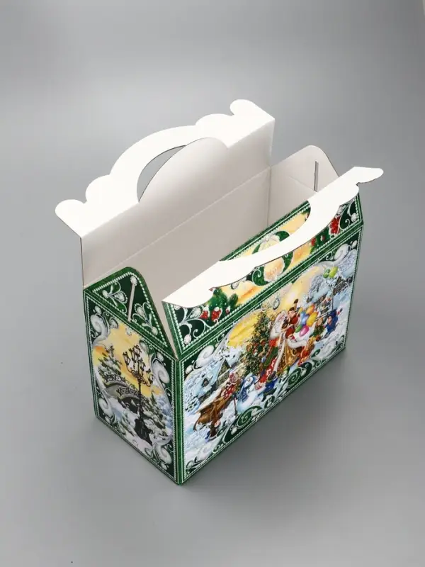 Подарочная новогодняя коробка Подарочная новогодняя коробка "Чудо-тройка", для сладких подарков, 25×12×24 см