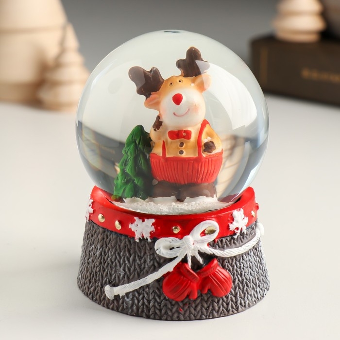 Сувенир полистоун водяной шар Сувенир полистоун водяной шар "Лосик в красном комбинезоне" 6,8х6,8х8,8 см