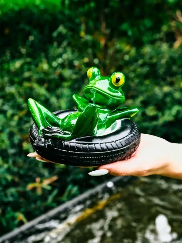 Садовая фигура 14 х 13 х 9,5 см Садовая фигура 14 х 13 х 9,5 см "Лягушка в шине" Водоплавающая