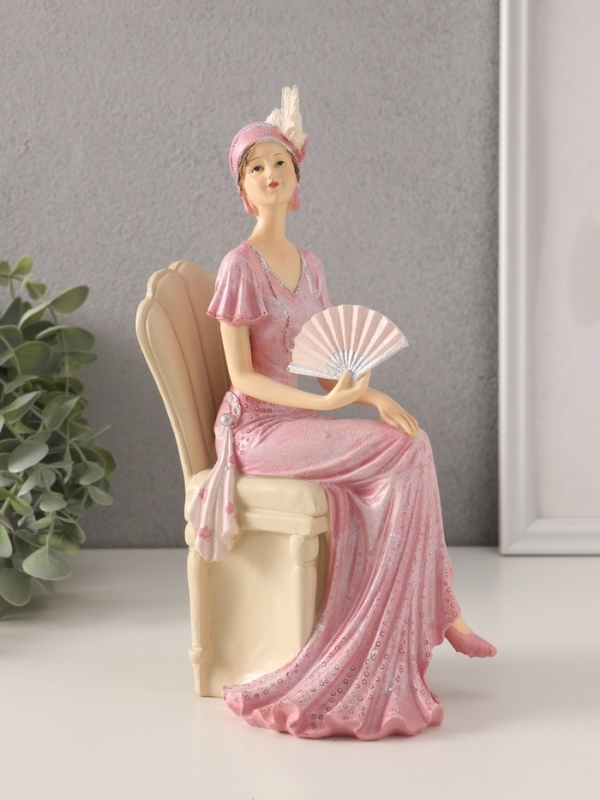Сувенир полистоун  Сувенир полистоун "Мадмуазель Элиза в розовом платье с веером, в кресле" 13х9х25 см